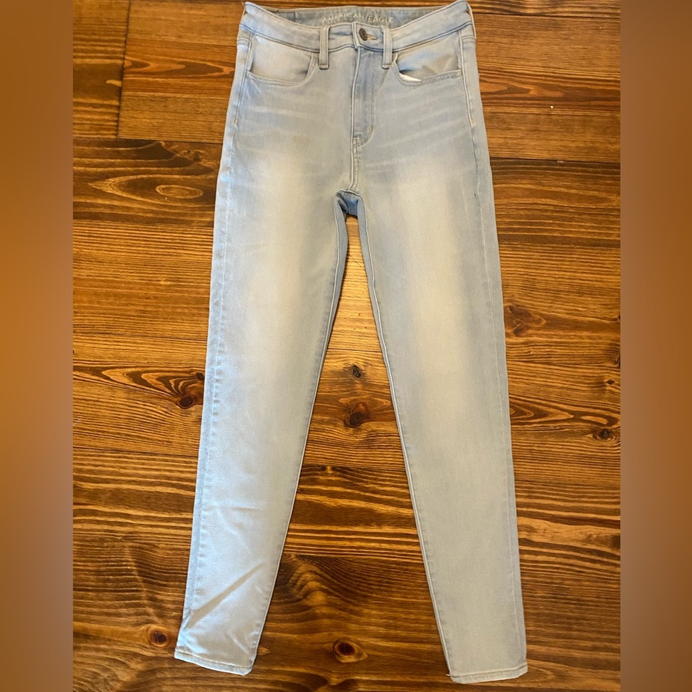 AMERICAN EAGLE Light Wash Skinny Jegging, Size 6 Regular, Super Stretch
